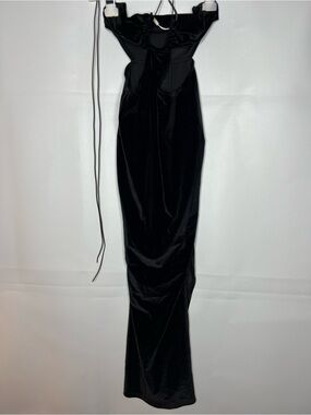 Elegant Off-Shoulder Black Velvet Maxi Dress